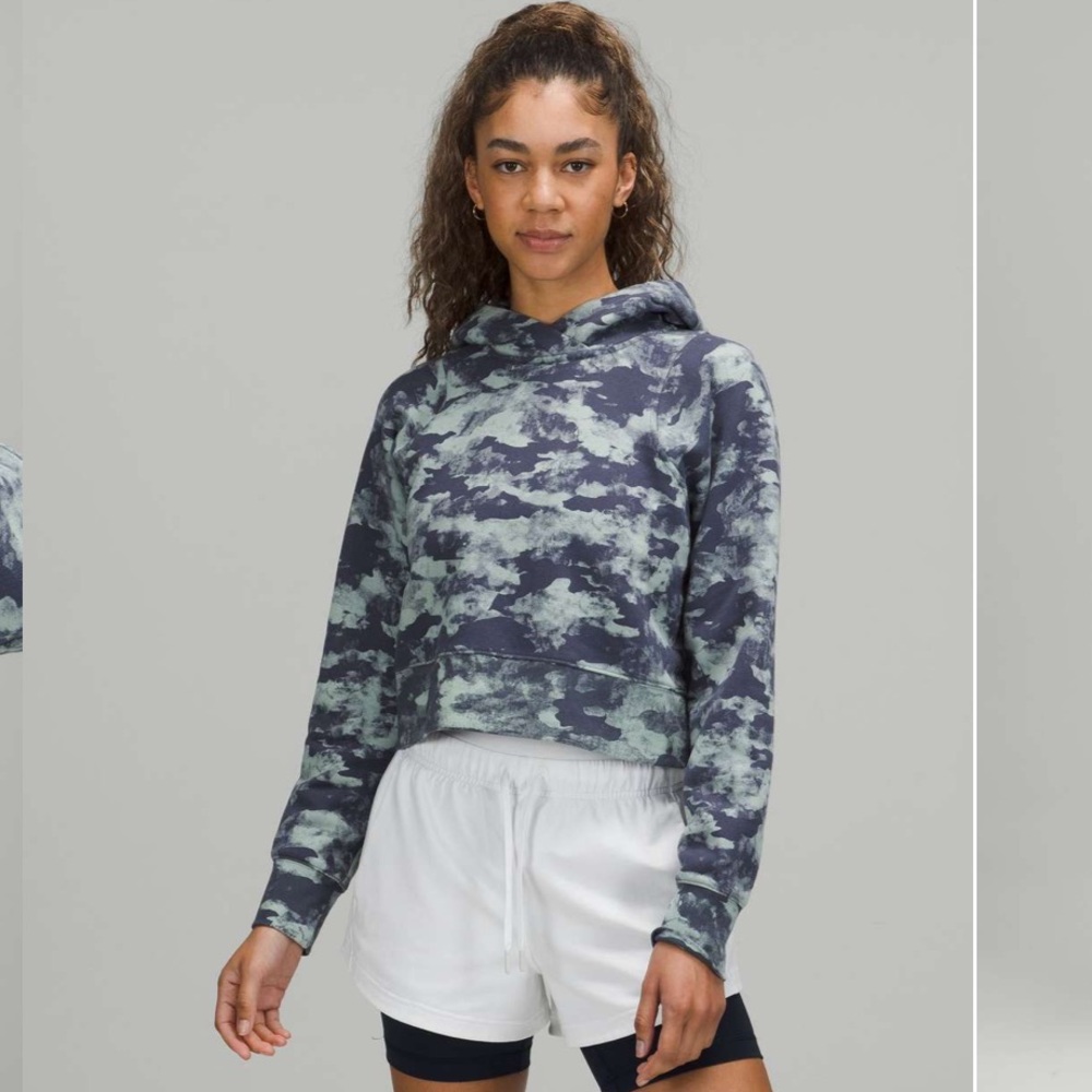 Lululemon Loungeful Cropped Hoodie Size 8/10 💙